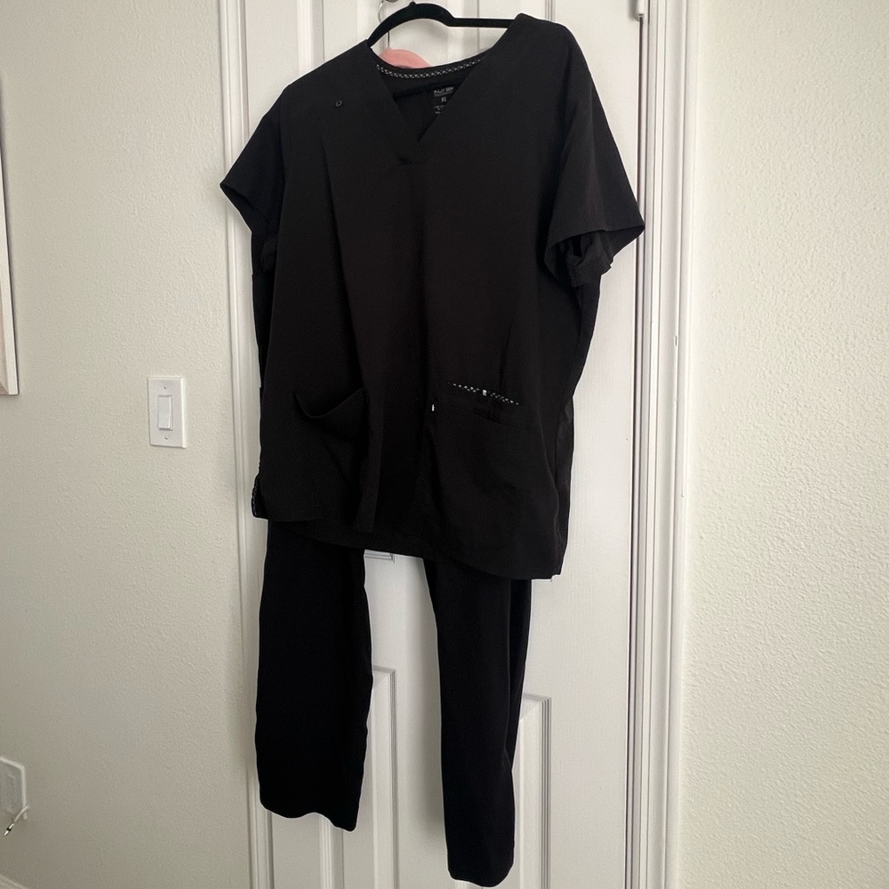 Koi Black Bootleg Cut Scrub Set Size XL
